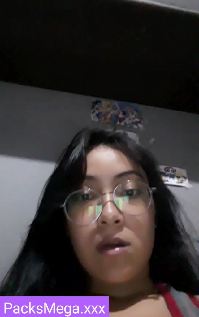 Deliciosa Chava De Lentes + 13 Minutos Masturbándose 1