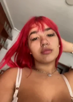 Pendeja pelirroja tetona mamando verga 5