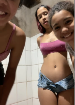 Trio de morras en el baño haciendo cochinade. 3