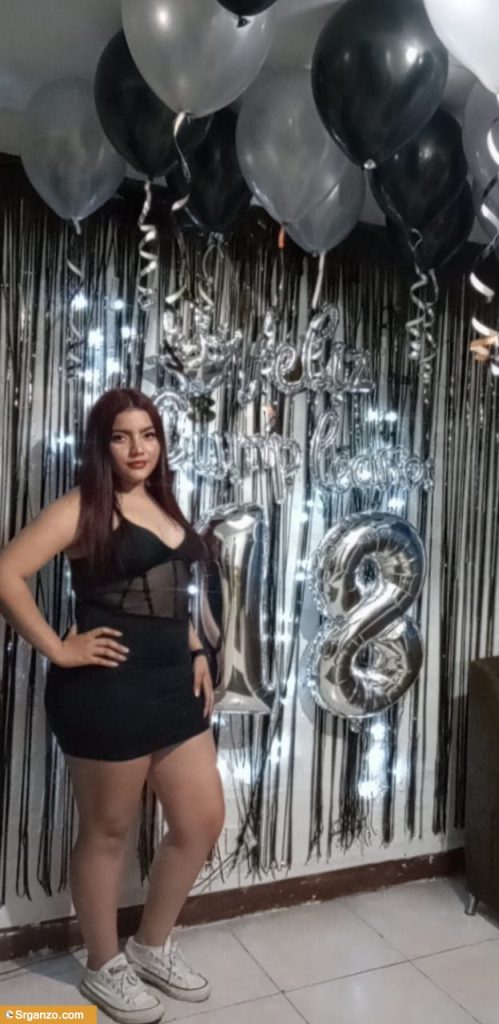 Cumple 18 y se vuelve una putita sin remedio. Fotos+ videos. 1