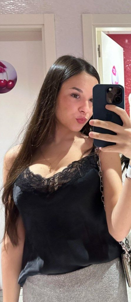 ALEXIA compañera de colegio pero es putisima + videos 1