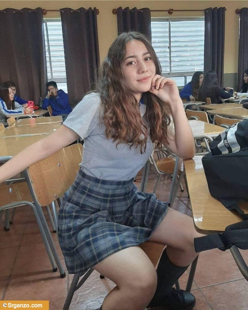 Colegiala se graba masturbándose bien rico 1