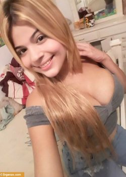 Rubia de tetas insanas pierde pack. 3