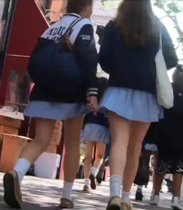 Les graba las bragas a morritas saliendo de clases + VIDEOS 1