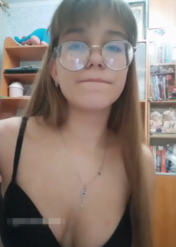 Nenita nerd buenona se masturba y hace video legendario. 8