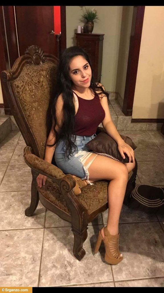 Rica morra cachonda tocándose bien rico 1