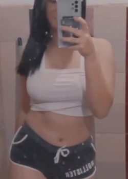 Colegiala traviesa hace pack suculento con videos también. 6