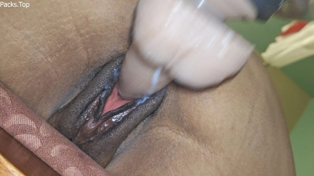 Milf jugando con juguete +nudes 1