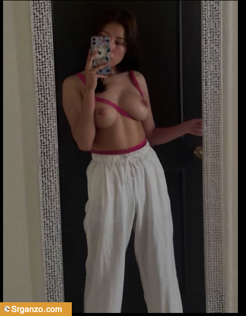 Le encanta tocarse esta morra 1