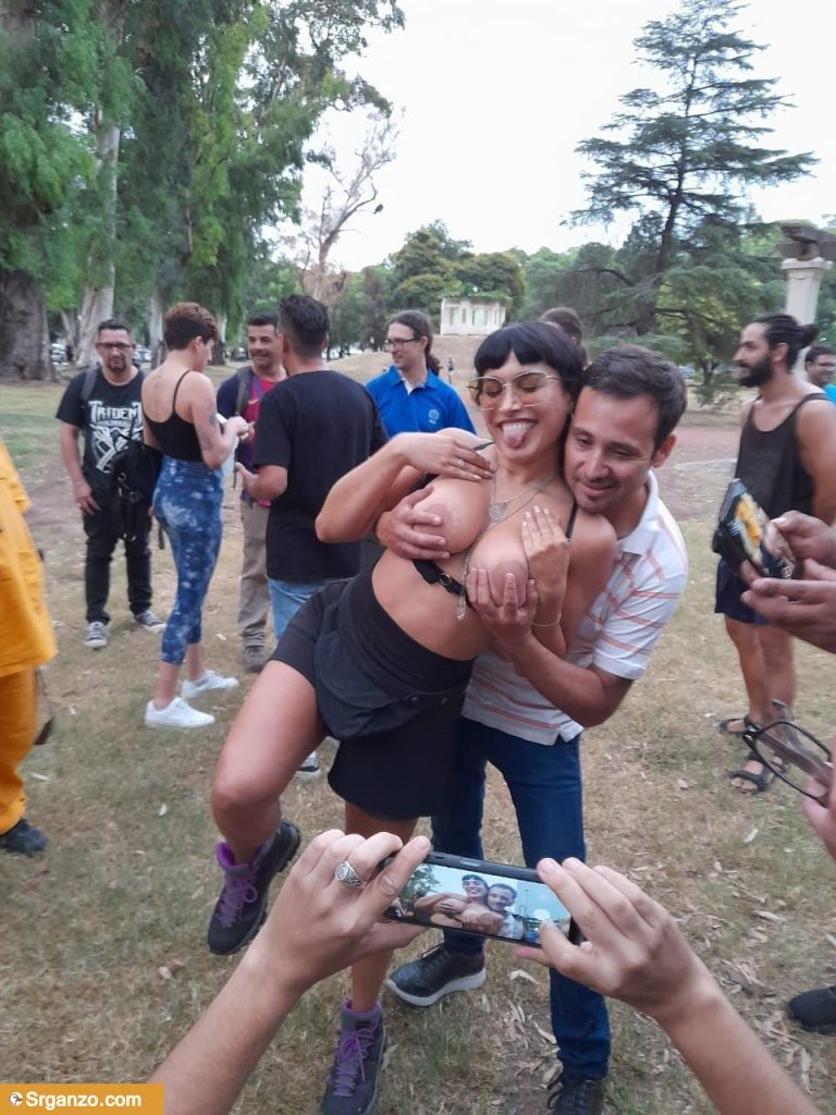 Pendeja borracha se deja meter por todos en la fiesta. Videos+ 1