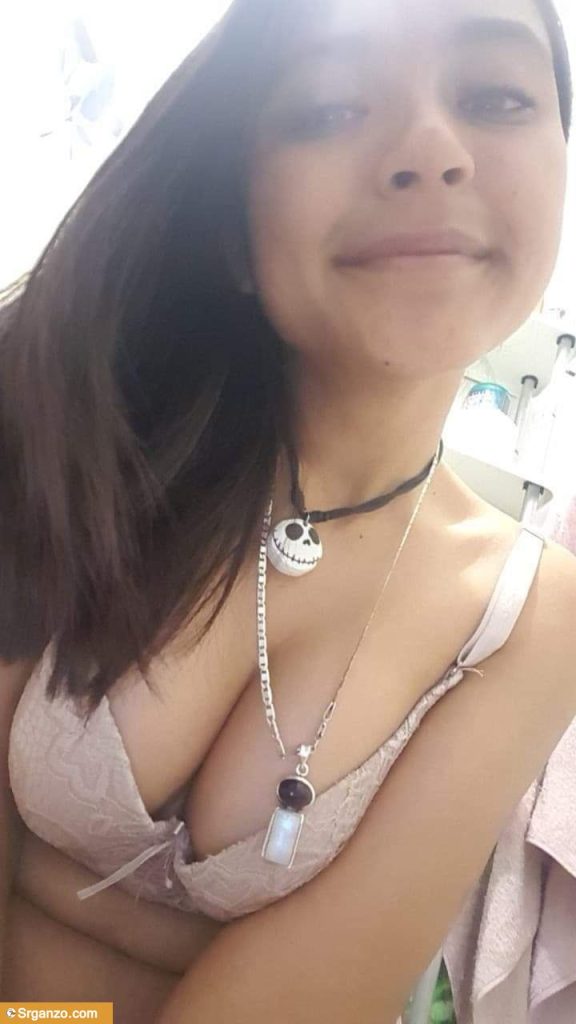 Nenita de prepa se pasa nudes con sus compañers de clases. 1