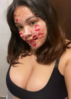 Que buenas tetas tiene mi amiga y me pasa fotitos y videos ricolinos. 7