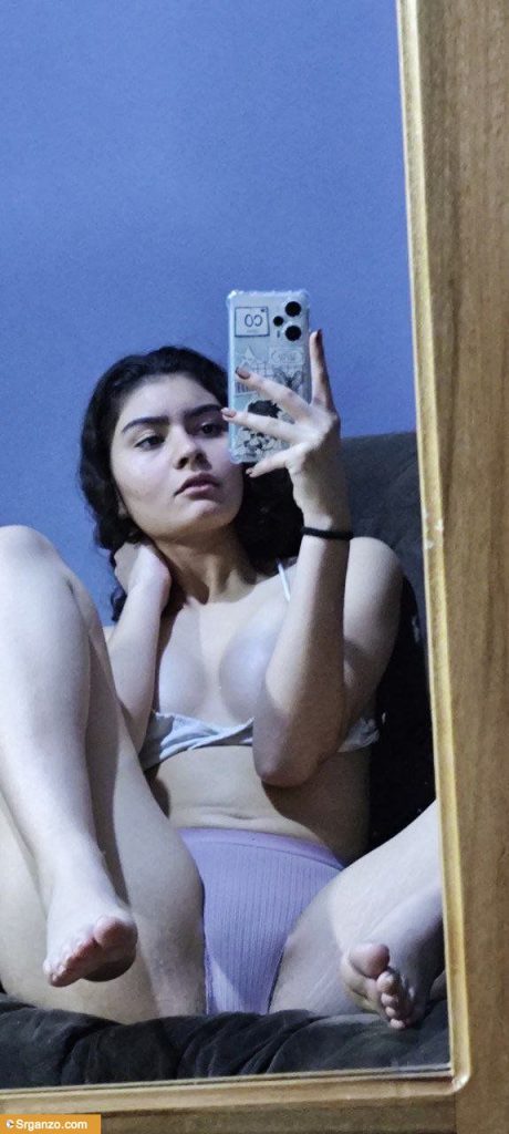 Video de esta pequeña morra tocándose y pasando pack. 1