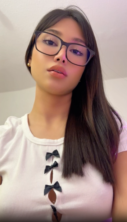 Morra de lentes tímida para todo menos para cachar + video 1