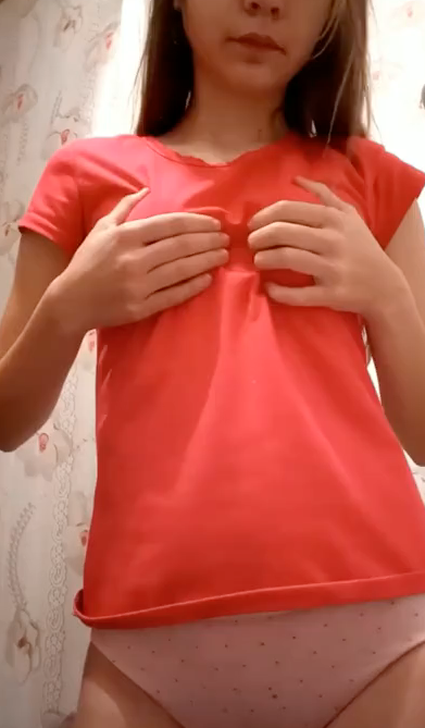 Peladita de tetas pequeñas y rico culo + video 1