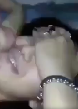 Minita asustada no sabe lo que le van a mandar por la boca + video 6
