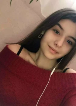 Emily, linda putita con cara de inocente 18