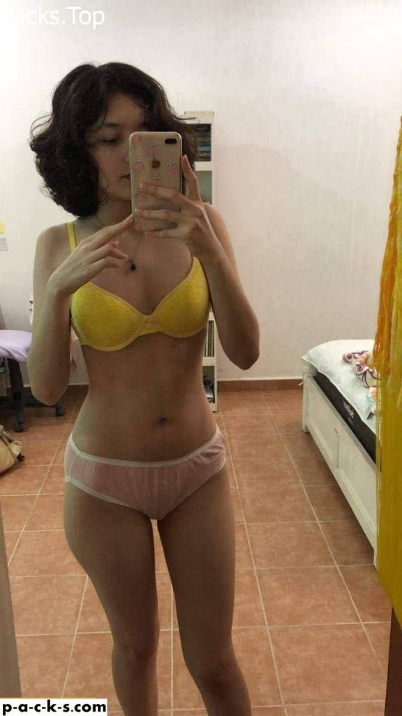 Adorable jovencita flaca +nudes 1