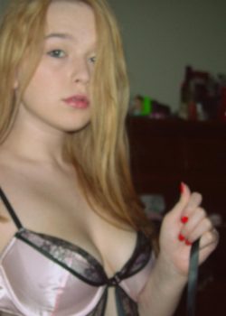Tremenda jovencita rubia tetona +nudes 4