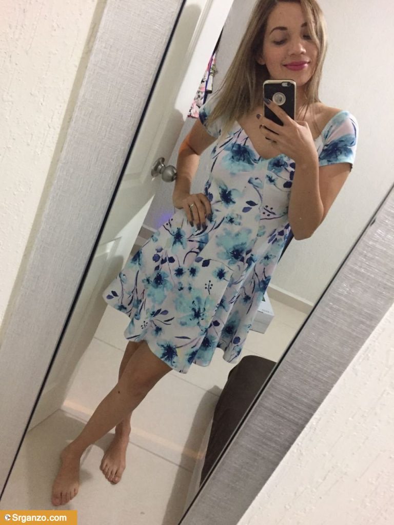 Nudes y videos caseros de esta zorrita caliente. 1
