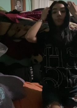 Duerme a su hermano y aprovecha de mandar pack 3