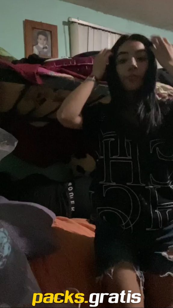 Duerme a su hermano y aprovecha de mandar pack 1