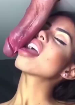 Ella feliz con su trozo de CARNE + varios videos 5