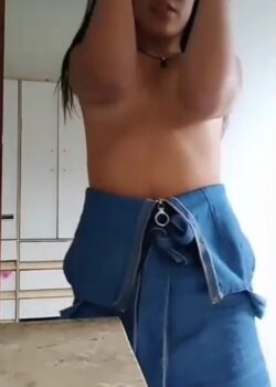 Deliciosa Estudiante De Lentes + Vídeo Full Tocandose 18