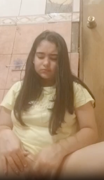 Nenita se toca su concha gorda + video 1
