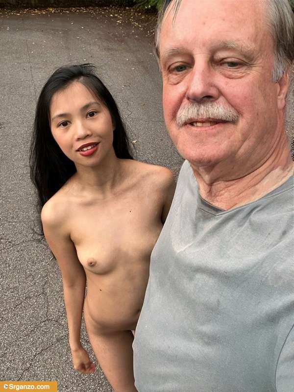 Por esto ella es la nieta favorita del abuelo. 1