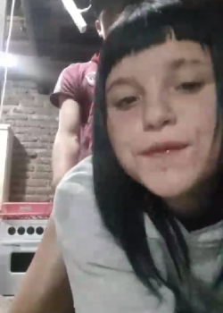 Se folla duro a su prima y le hace video. 3