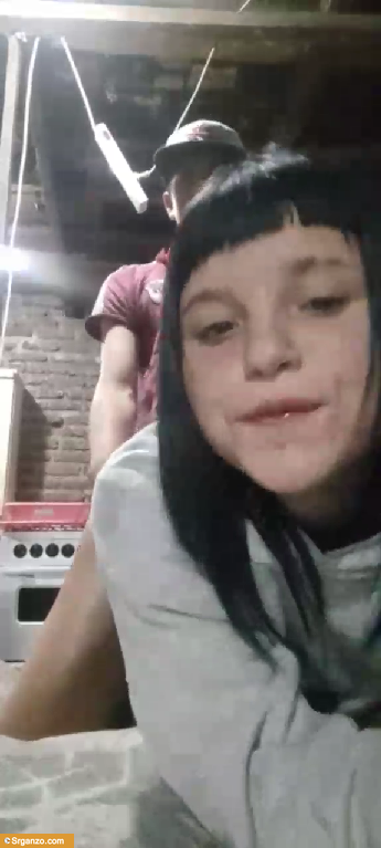 Se folla duro a su prima y le hace video. 1