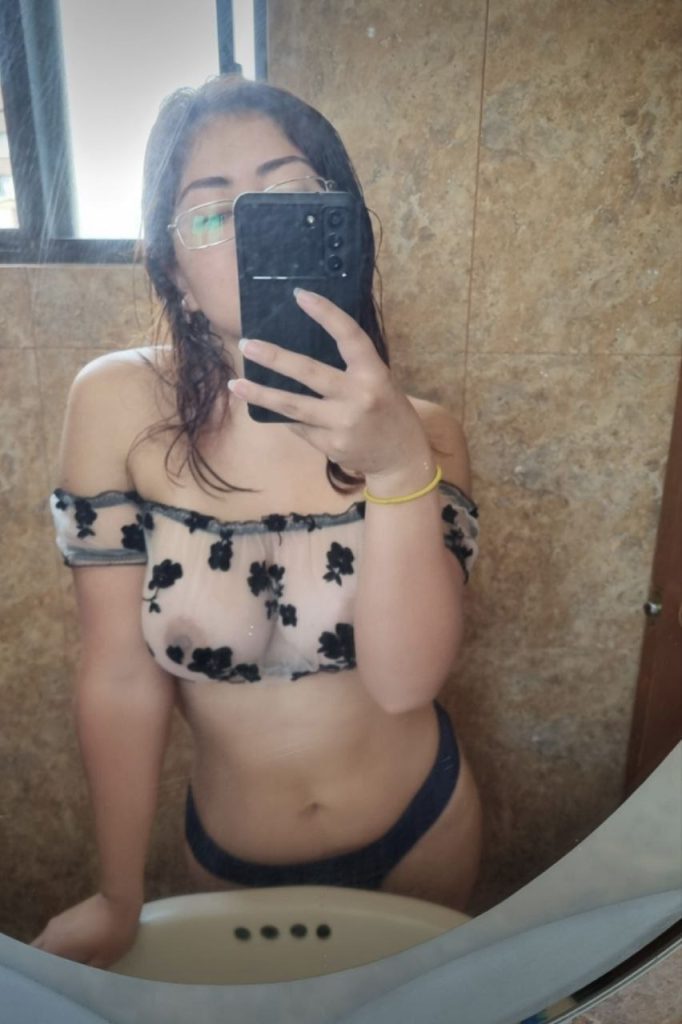 Pendeja trola tetona detonada por su amigo 1