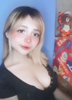 Pendejita trola de argentina tocandose su conchita 7