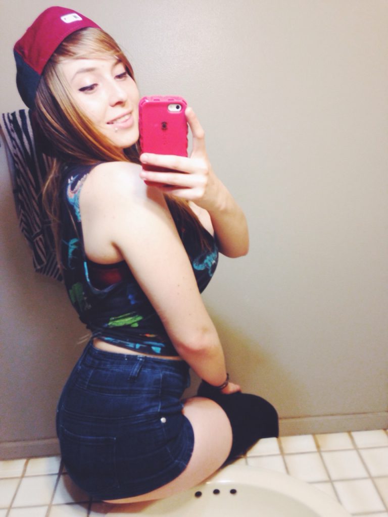 Pendeja rubia de ig me manda nudes y videos 1
