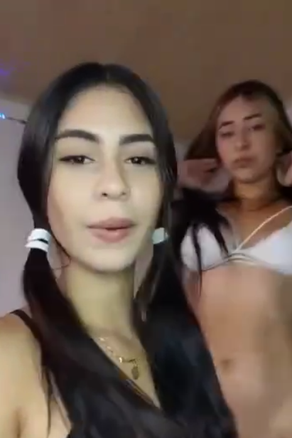 Amigas se calientan entre si + video 1