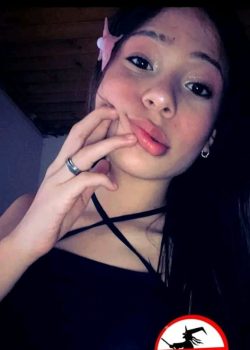 Peladita de dedos largos sabe como usarlos 8