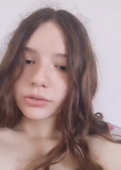 La flaquita de los dedos largos 6