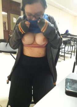 Alumna mexicana muestra las tetas para aprobar la materia 19