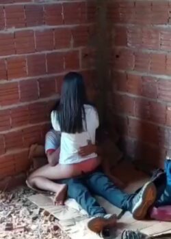 Colegialas pendejita cogiendo Con Su compañero de clases En construcción abandonada 9