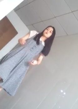 Espiando las vaginas De mis compañeras de clases 11