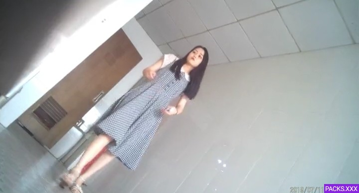 Espiando las vaginas De mis compañeras de clases 1