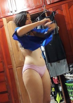 Viene a mi casa a estudiar y se va toda abierta 4