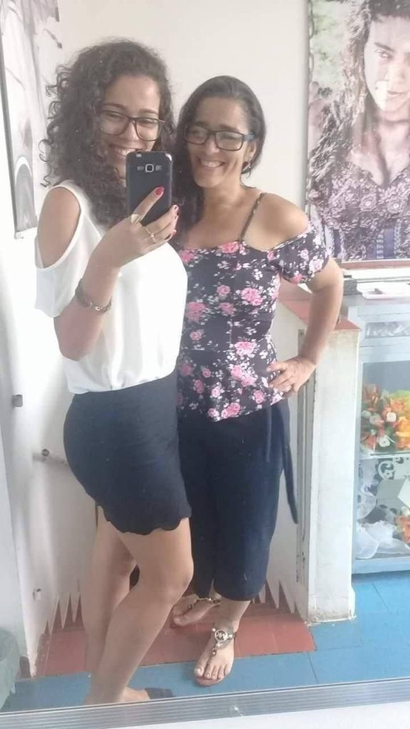 Familia incestuosa madre eh hija comparten la misma verga. Video+ 1