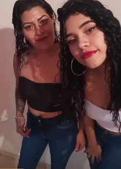 Madre eh hija se masturban juntas y se graban videos. 21
