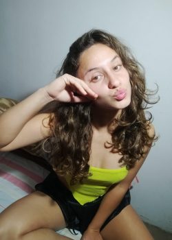 Anto colegiala aporta con sus fotos nudes 3