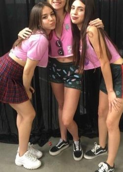 Colegialas putitas calientes mandan su pack 5