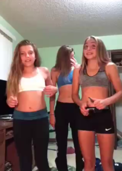 MINAS cachondisimas mostrando un regalito + VIDEOS 6