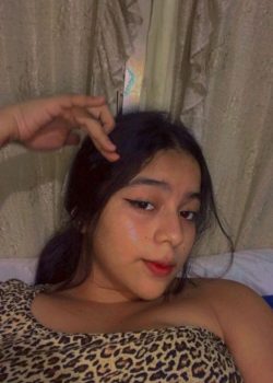 Fotitos encontradas de mi hermanita en su telefono 3