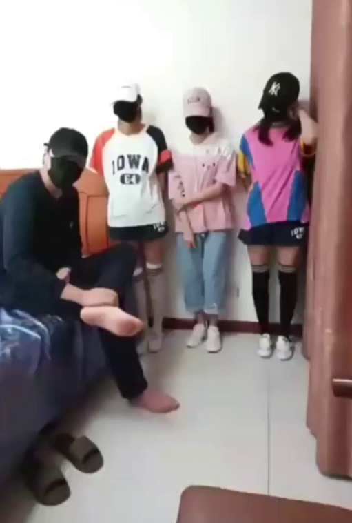 Se las coje a todas las morritas en el cuarto + videito 1
